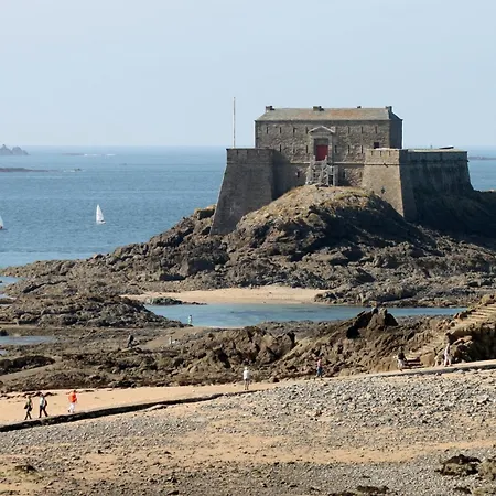 Apartment Pour 6 En Plein Centre De Dinard